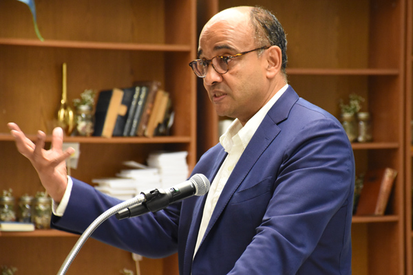 Kwame Anthony Appiah speaking at the podium