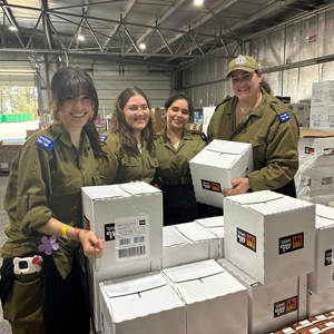 YU students at IDF base