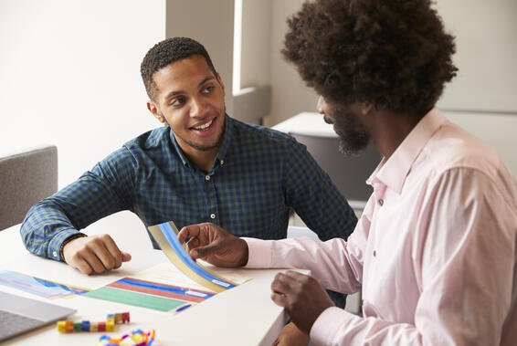 Tutor Using Learning Aids To Help Student With Dyslexia