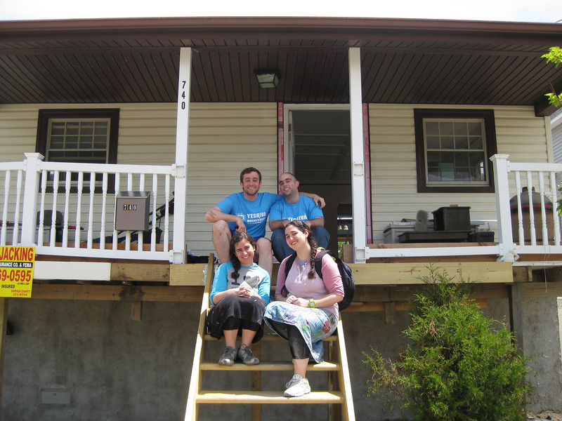 YU students prime and paint Lindenhurst house damaged by Sandy