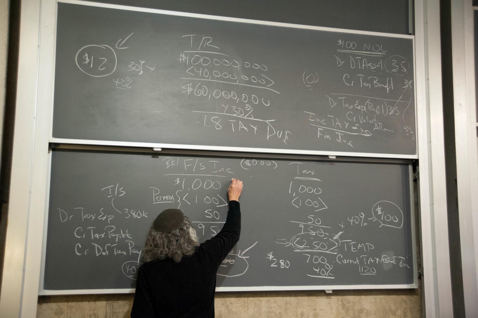 Professor Leonard Fuld teaches the Federal Income Taxation I course in the master's program. 