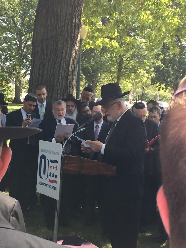 Rabbi Schachter leading a recitation of psalms. 