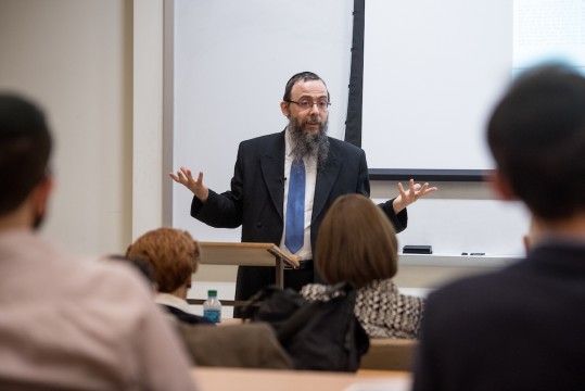 In a lecture on the history of "The Forged Yerushalmi," Boruch Oberlander told a fascinating story about history and personalities involved when the supposedly lost tractates of Seder Kodashim suddenly appeared in Hungary in 1907, courtesy of a forger by the name of Shlomo Yehuda Algazi-Friedlaender