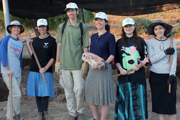 (l-r): Dr. Jill Katz, Shalva Eisenberg, Yishai Eisenberg, Yael Eisenberg, Jade Steinmetz, Channah Klapper