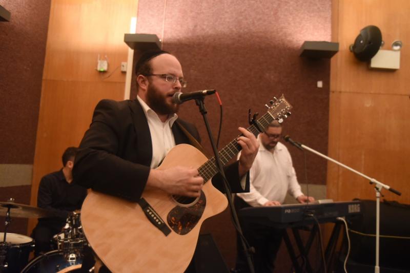 6c937db7-9b4c-414a-8810-8b5cf45192a9